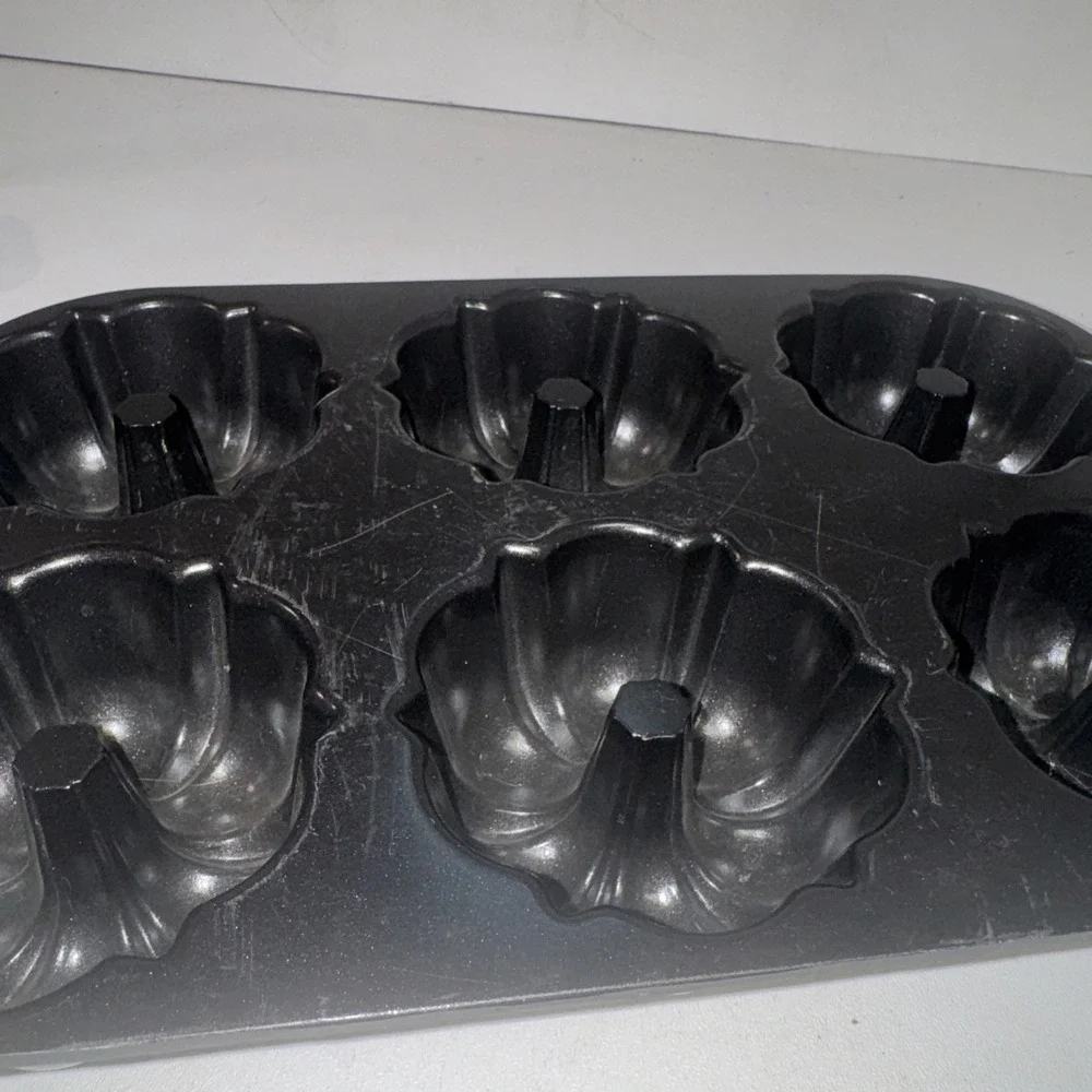 Nordic‎ Ware Bundt-Lette Pan 6 Mini Bundt Cakes Heavy Cast Aluminum USA